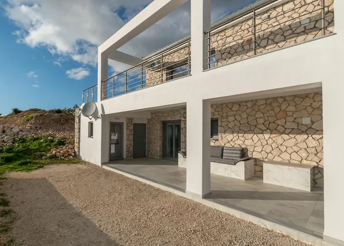 Orizzonte - Ground Floor With Shared Pool & Amazing View * Keri