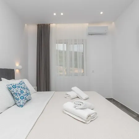 Orizzonte - Ground Floor With Shared Pool & Amazing View Keri