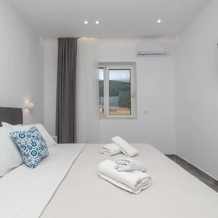 Orizzonte - Ground Floor With Shared Pool & Amazing View *