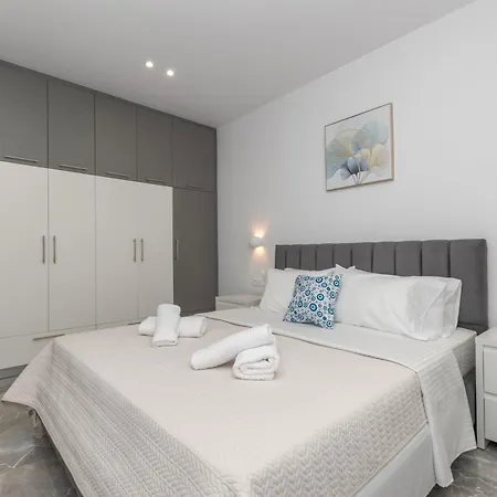 Orizzonte - Ground Floor With Shared Pool & Amazing View Keri