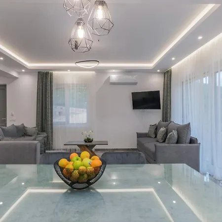 Orizzonte - Ground Floor With Shared Pool & Amazing View * Keri