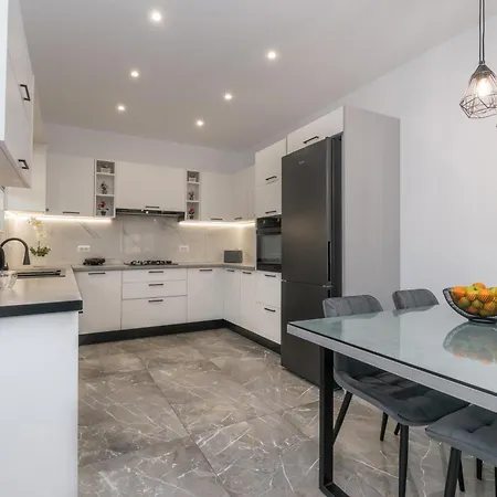 Apartmán Orizzonte - Ground Floor With Shared Pool & Amazing View