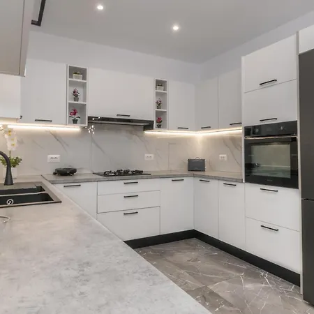 Orizzonte - Ground Floor With Shared Pool & Amazing View Apartmán Keri