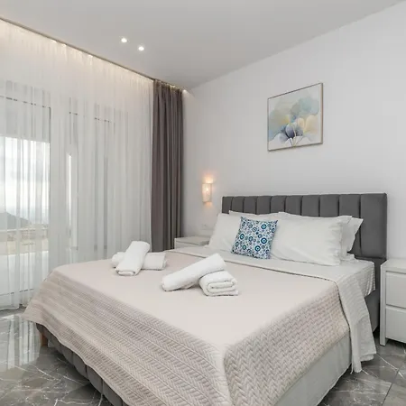 Orizzonte - Ground Floor With Shared Pool & Amazing View Apartmán