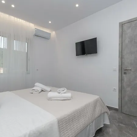 Lägenhet Orizzonte - Ground Floor With Shared Pool & Amazing View Keri