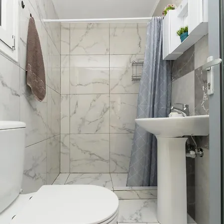 Orizzonte - Ground Floor With Shared Pool & Amazing View *