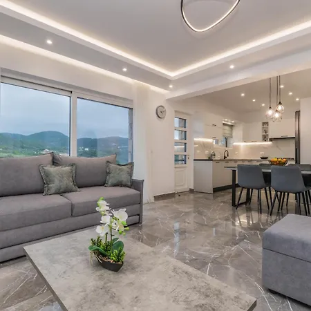Orizzonte - Ground Floor With Shared Pool & Amazing View Apartment Keri