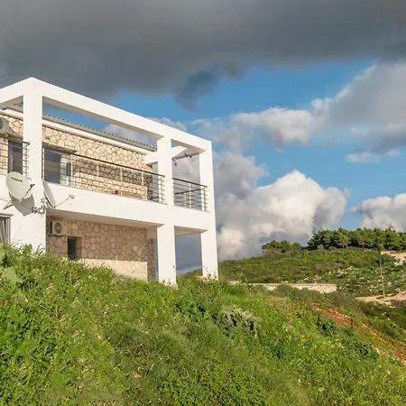 Orizzonte - Ground Floor With Shared Pool & Amazing View Apartment Keri