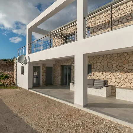 Orizzonte - Ground Floor With Shared Pool & Amazing View * كيري