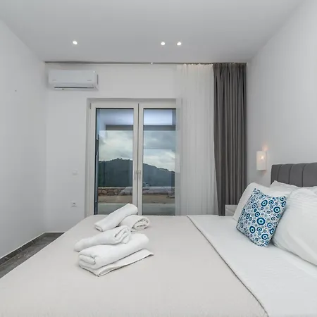 Orizzonte - Ground Floor With Shared Pool & Amazing View *