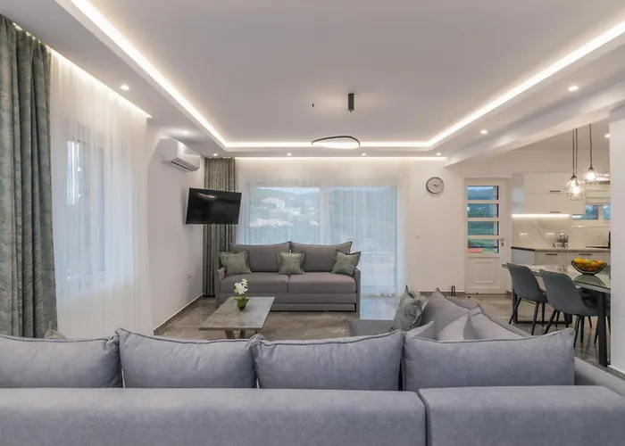 Orizzonte - Ground Floor With Shared Pool & Amazing View شقة كيري