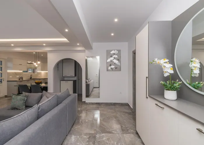 Orizzonte - Ground Floor With Shared Pool & Amazing View شقة كيري