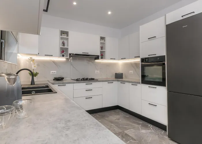 Orizzonte - Ground Floor With Shared Pool & Amazing View شقة كيري