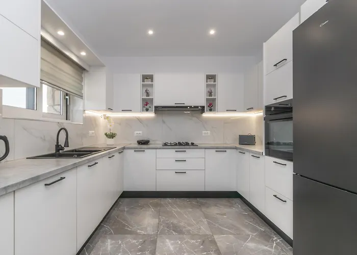 Orizzonte - Ground Floor With Shared Pool & Amazing View شقة كيري