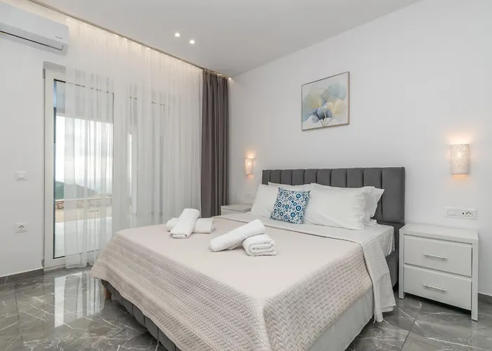 Orizzonte - Ground Floor With Shared Pool & Amazing View شقة