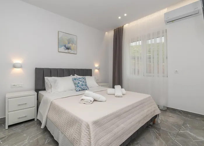 Orizzonte - Ground Floor With Shared Pool & Amazing View شقة *