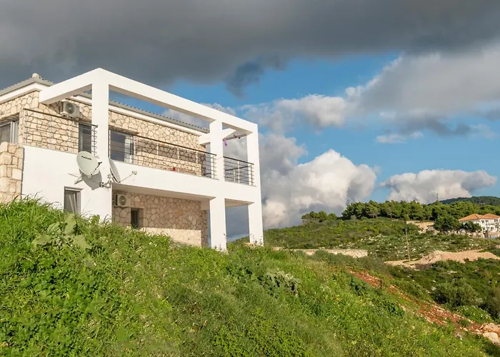 Orizzonte - Ground Floor With Shared Pool & Amazing View شقة كيري